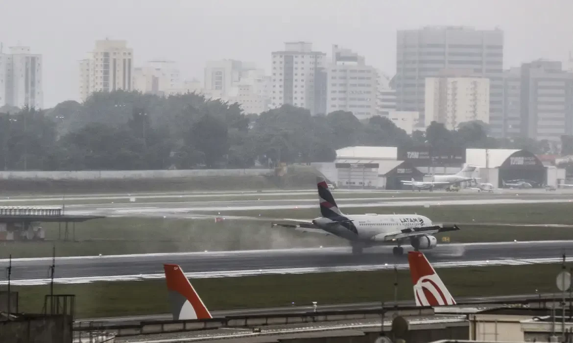 Defesa Civil de SP alerta para temporais desta quinta até sexta