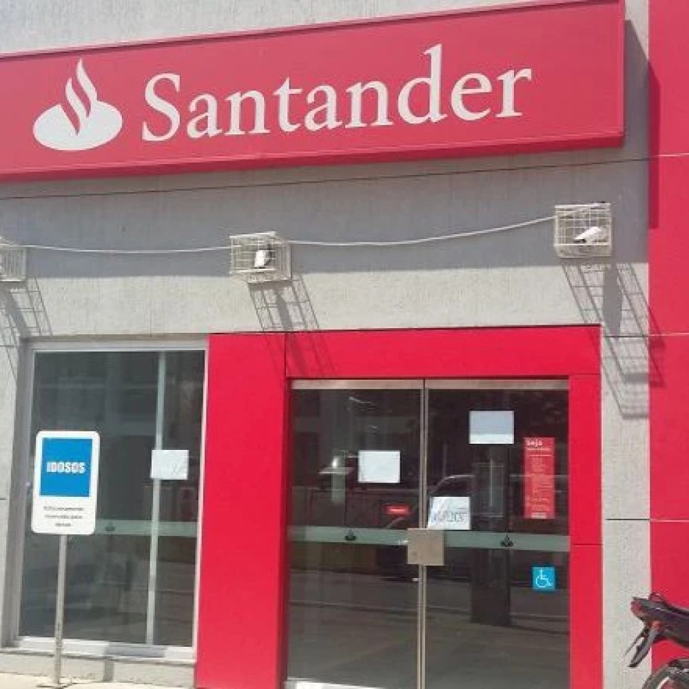 Agência do Santander segue sem previsão de reabertura, após explosão em caixas eletrônicos