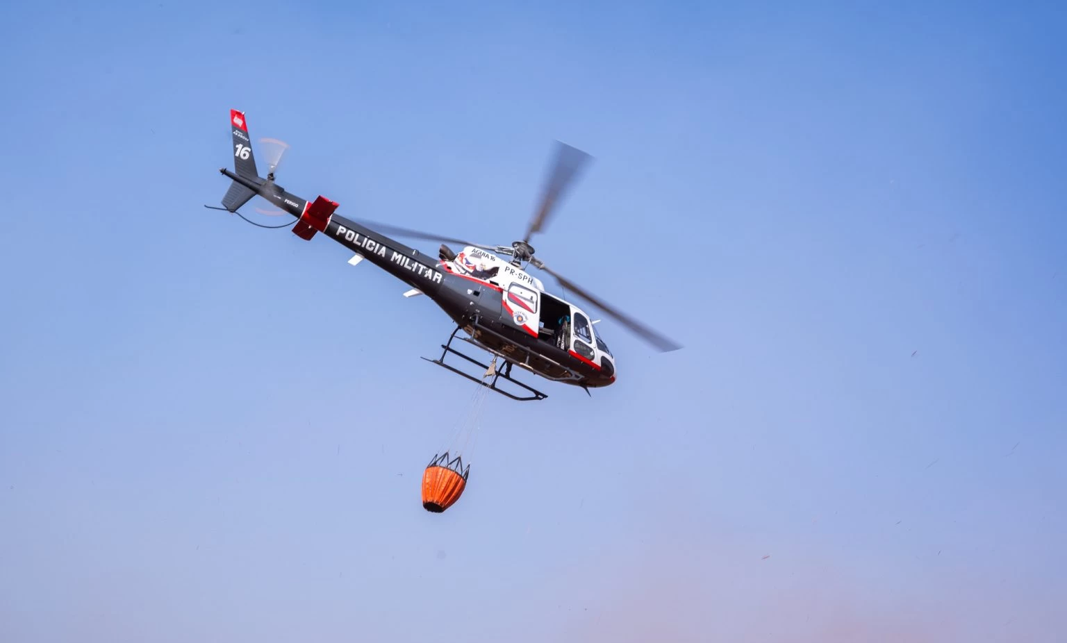 De helicópteros esquilo a aviões de asa fixa: SP conta com apoio de 39 aeronaves para combate ao fogo