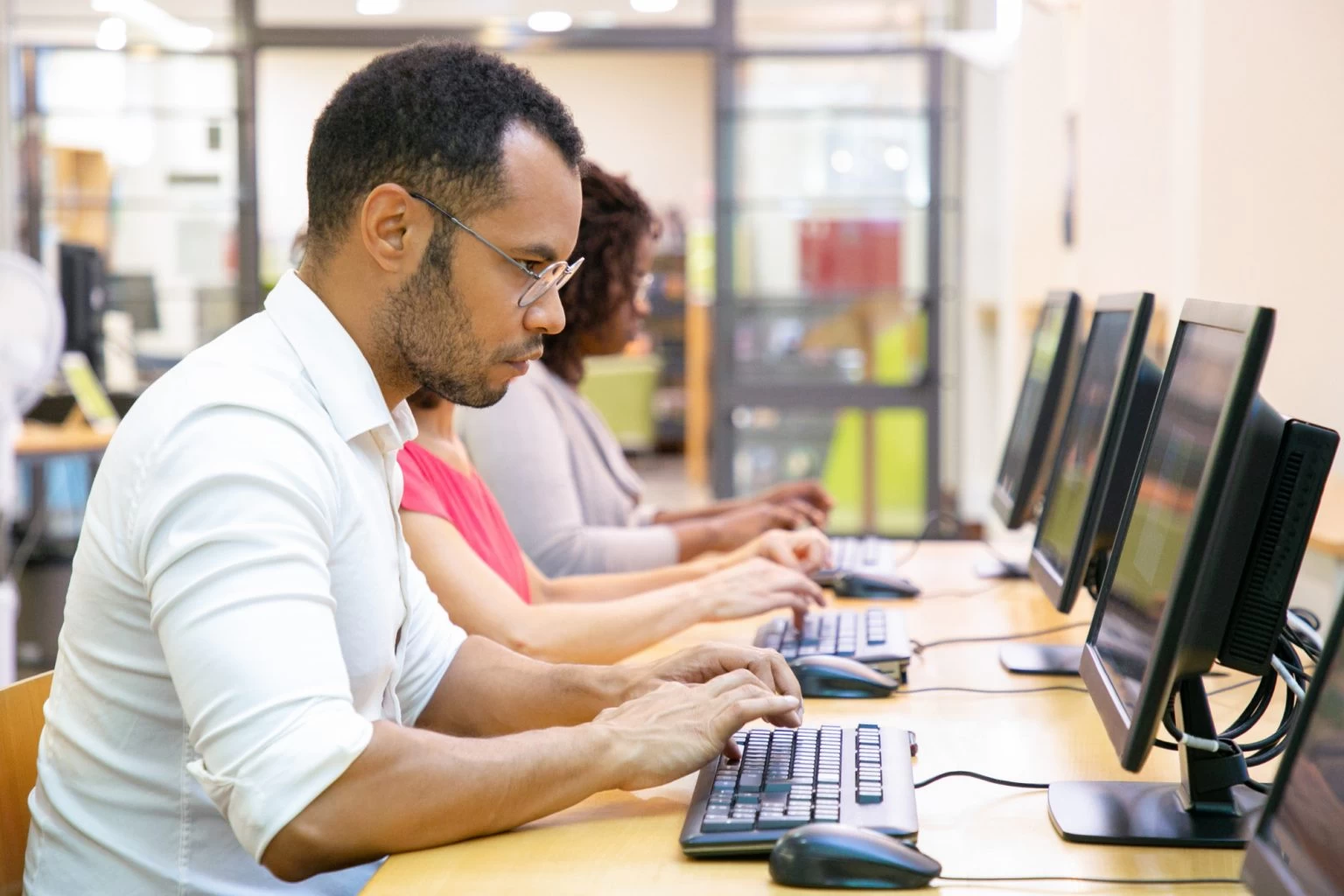 Governo de SP abre mais 3,5 mil vagas para curso gratuito do Google Cloud com foco em IA