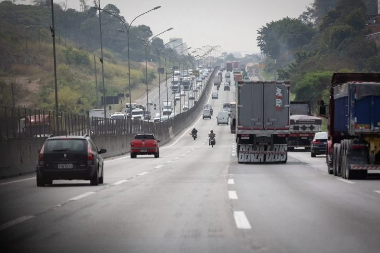 Feriado do Dia do Trabalhador deve movimentar 3,9 milhões de veículos nas rodovias concedidas