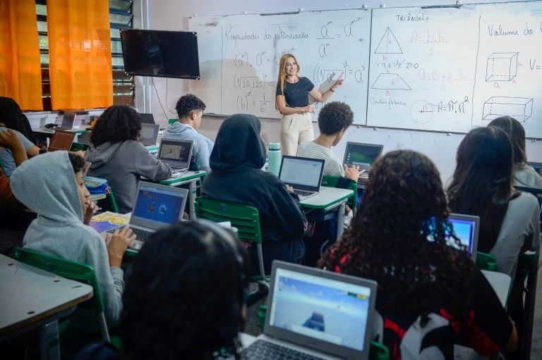 Governo de SP abre processo seletivo para professores de Ensino Fundamental e Médio