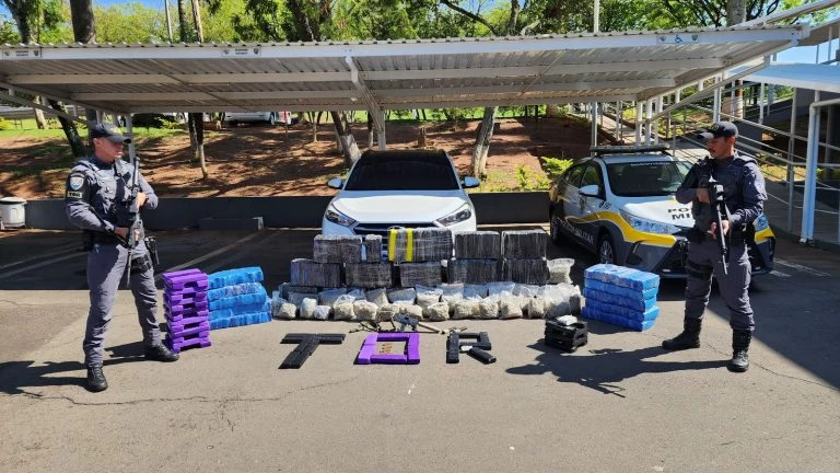 Trio é preso com submetralhadora e quase 400 kg de drogas no interior de SP