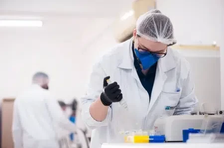 Pesquisa alerta para bactérias que usam a vitamina C para se proteger do sistema imune