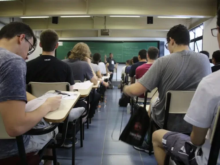 Vestibular Univesp 2025: alunos de instituições de ensino gratuitas representam 90% dos candidatos