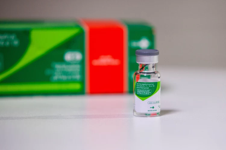 Vacina contra o HPV: entenda por que a dose única é eficaz e pode ajudar a eliminar o câncer do colo do útero