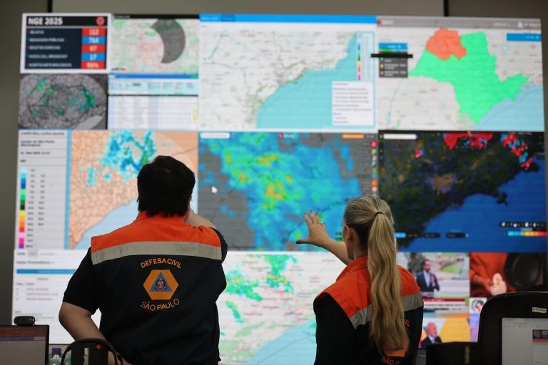 Governo de SP mobiliza gabinete de crise para chuvas na próxima semana e define ações de prevenção com municípios