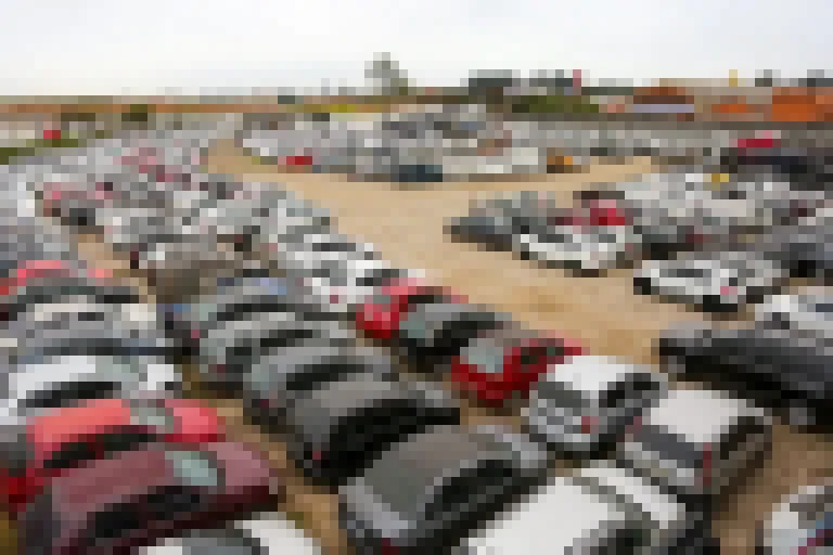 Leilão do Detran-SP tem Mercedes Benz a R$ 20.000, carros a partir de R$ 750 e motos com preço inicial de R$ 350