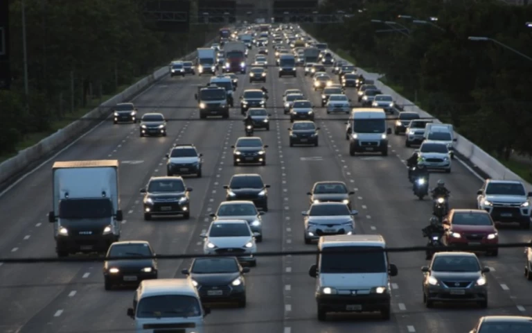 Demanda por serviços do Detran-SP cresce 57% com digitalização de atendimento