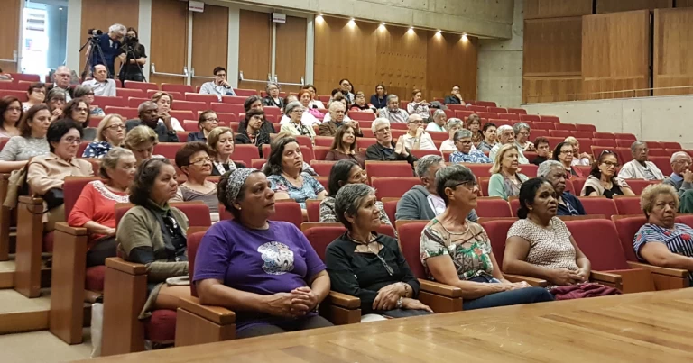 USP oferece mais de 6,5 mil vagas em cursos gratuitos para público 60+ no primeiro semestre de 2026