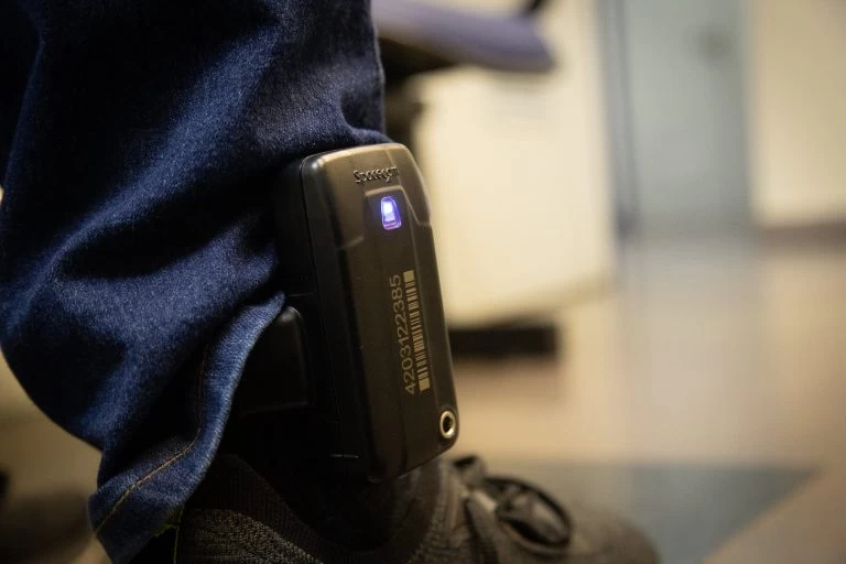 Estado de SP vai ampliar monitoramento por tornozeleira eletrônica para agressores de mulheres