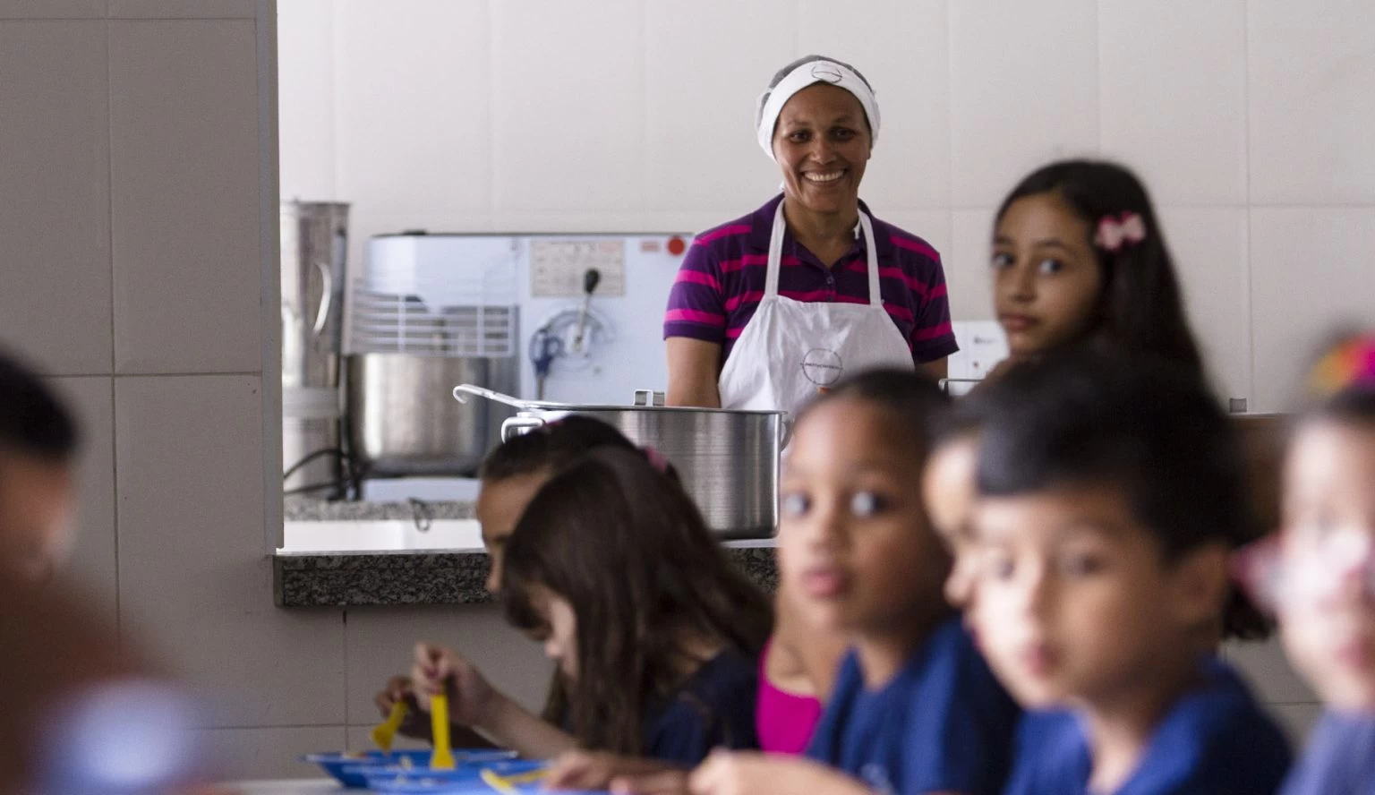 Merendeiras da rede de SP podem se inscrever até dia 4 para concurso de melhores receitas