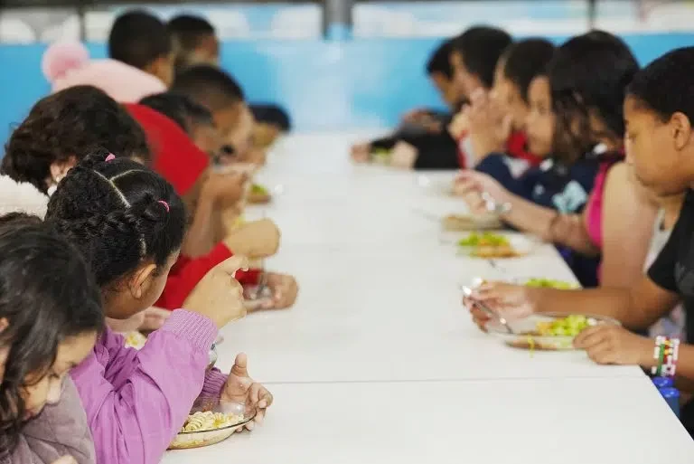 Escolas de SP abrirão as portas durante as férias para oferecer almoço para os alunos; inscrições vão até dia 27