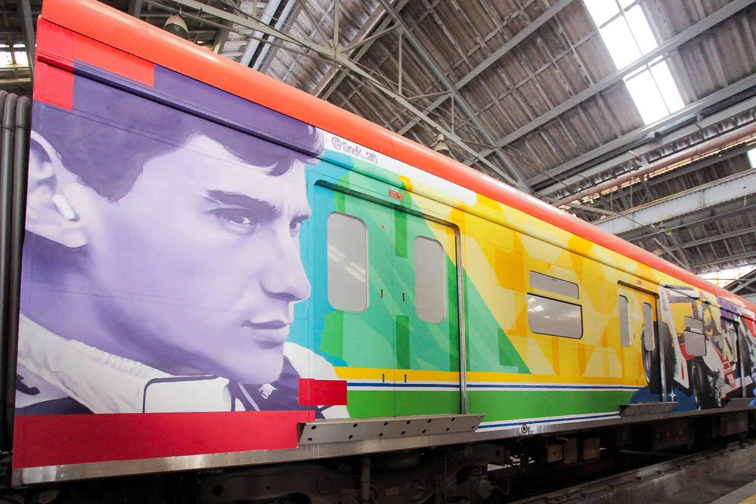 História de Ayrton Senna vira galeria de arte em trem da CPTM