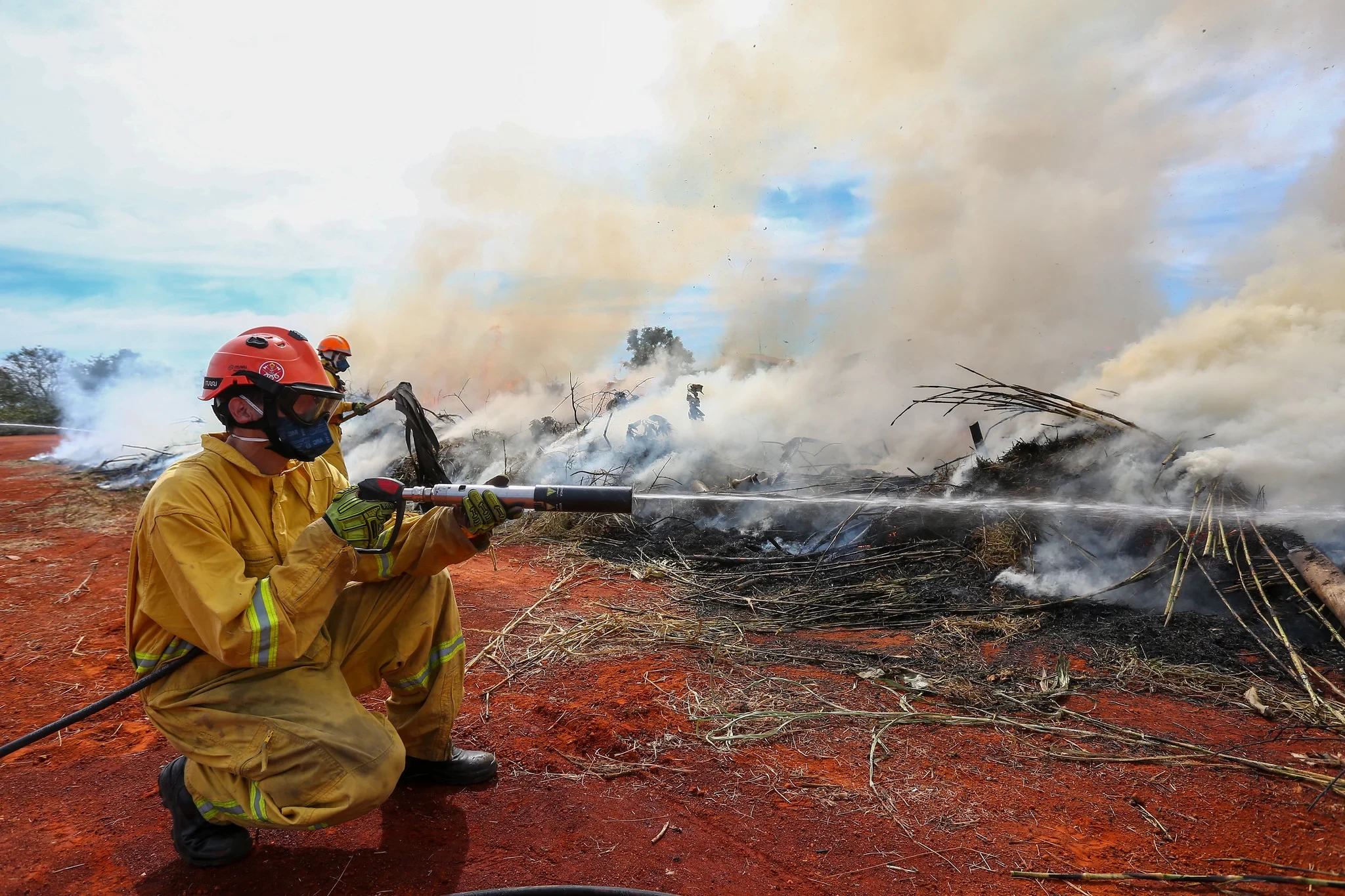 Defesa Civil emite alerta de emergência para incêndios no interior de SP durante o feriado