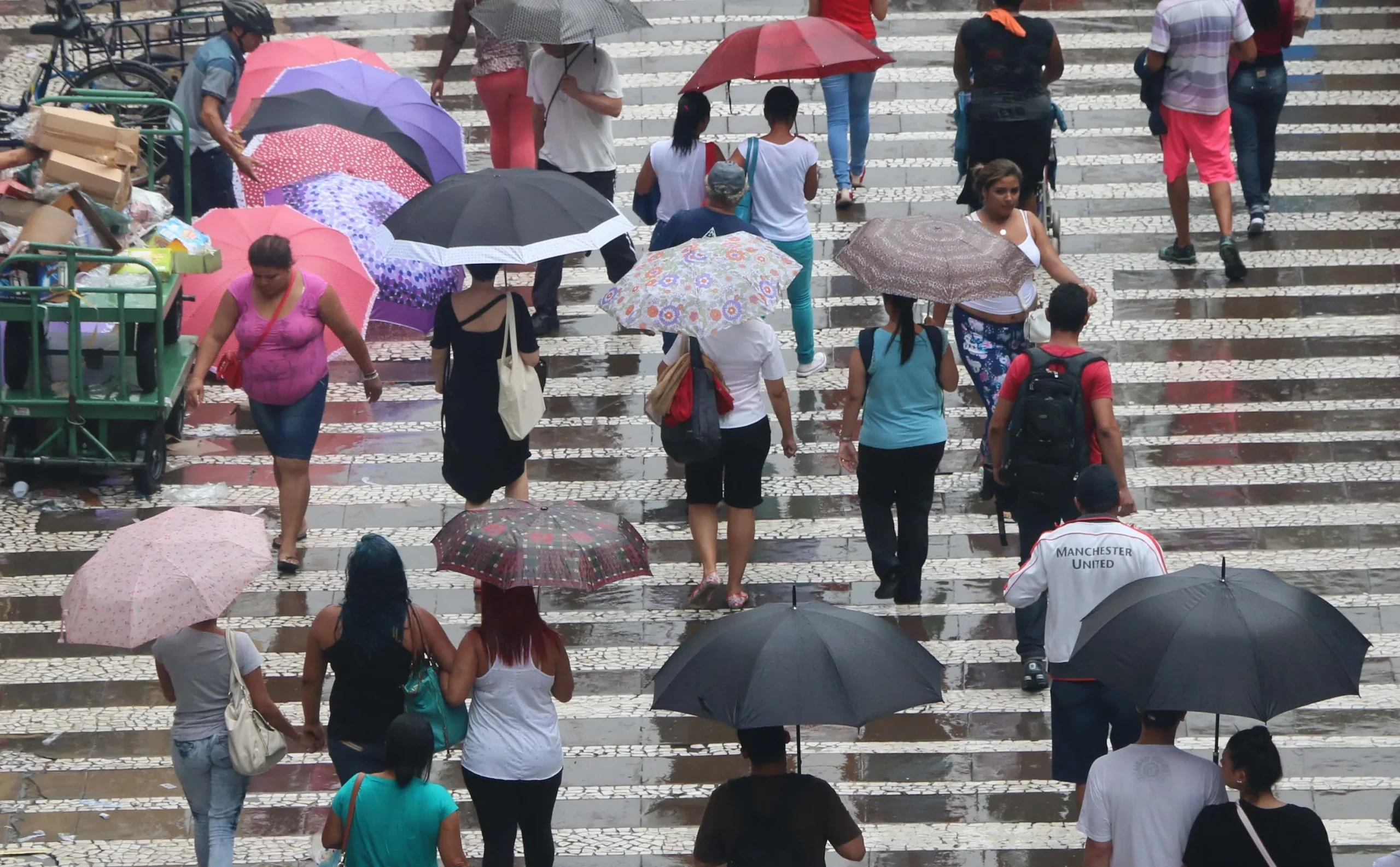 Defesa Civil renova alerta para chuvas fortes entre segunda-feira (21) e quarta-feira (23)