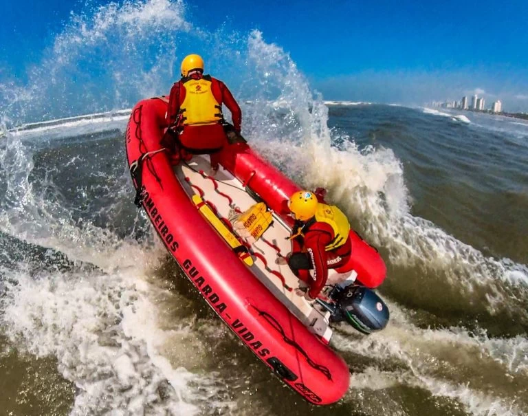 Bombeiros resgatam 56 pessoas de afogamento no litoral norte durante o fim de semana de Carnaval
