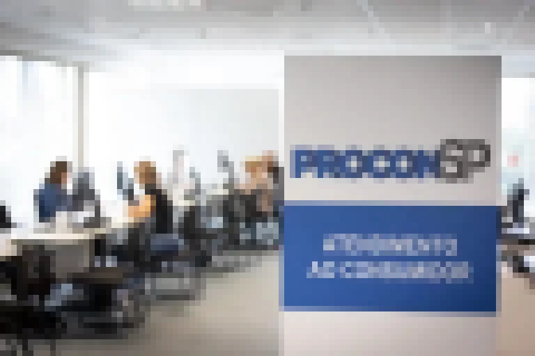 Procon-SP ouve consumidores sobre compra de medicamentos e uso de dados pessoais