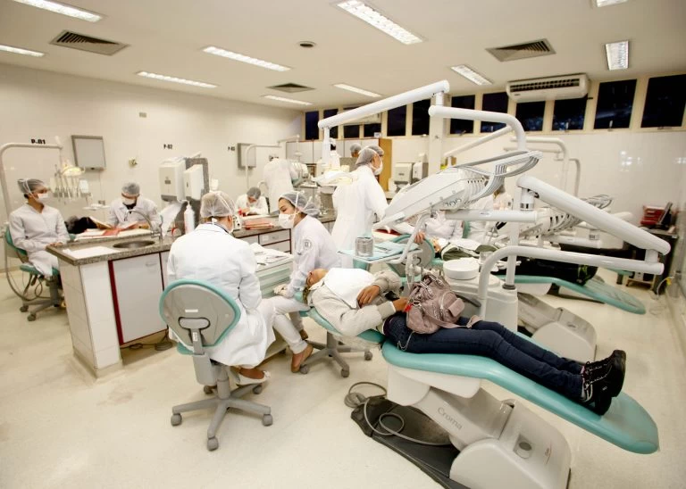 Combinação de exercício físico e ômega-3 reduz gravidade de infecção na raiz do dente