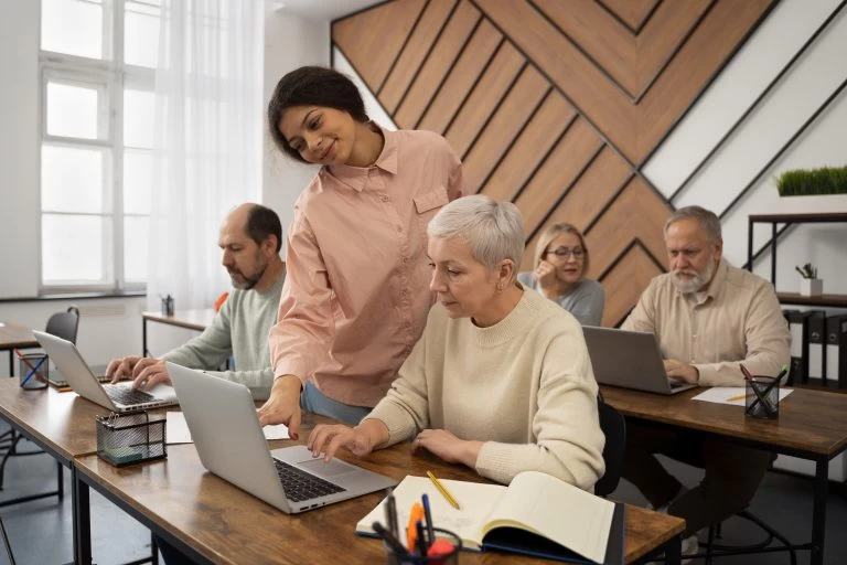 PATs realizam dia D com feirões de emprego que incluem vagas para pessoas com mais de 60 anos no estado de SP