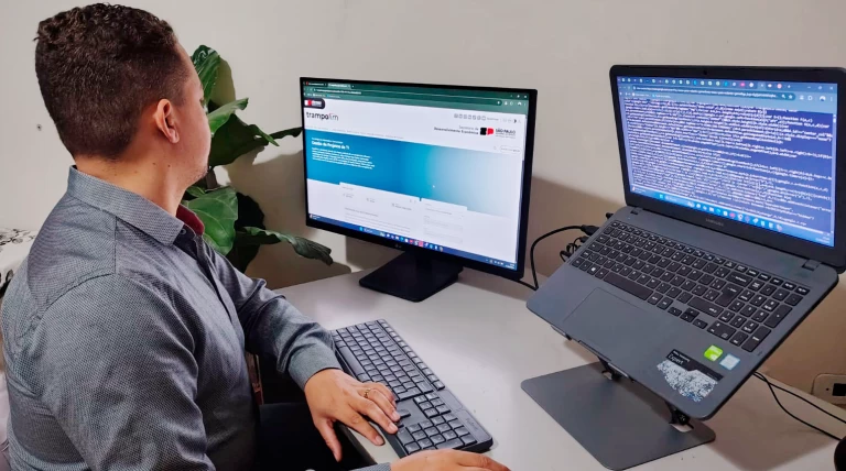 Trampolim abre caminhos para o mercado de trabalho com cursos gratuitos e orientação personalizada por IA