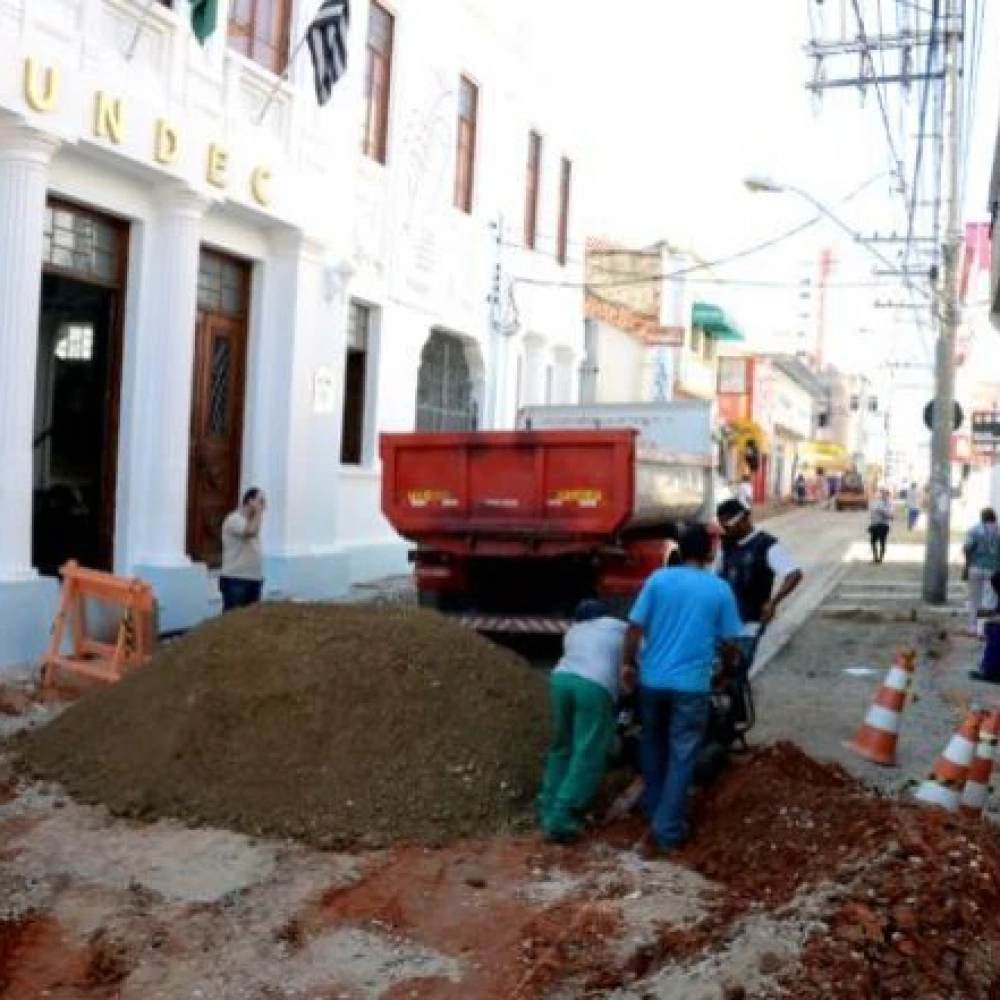 Alargamento das calçadas na Rua Brigadeiro Tobias chegam a 70%