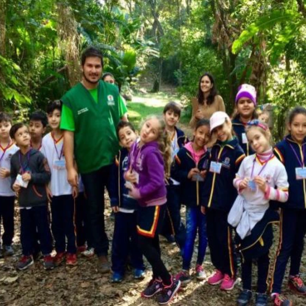 Alunos da E.M. Quinzinho de Barros visitam o Parque da Biquinha