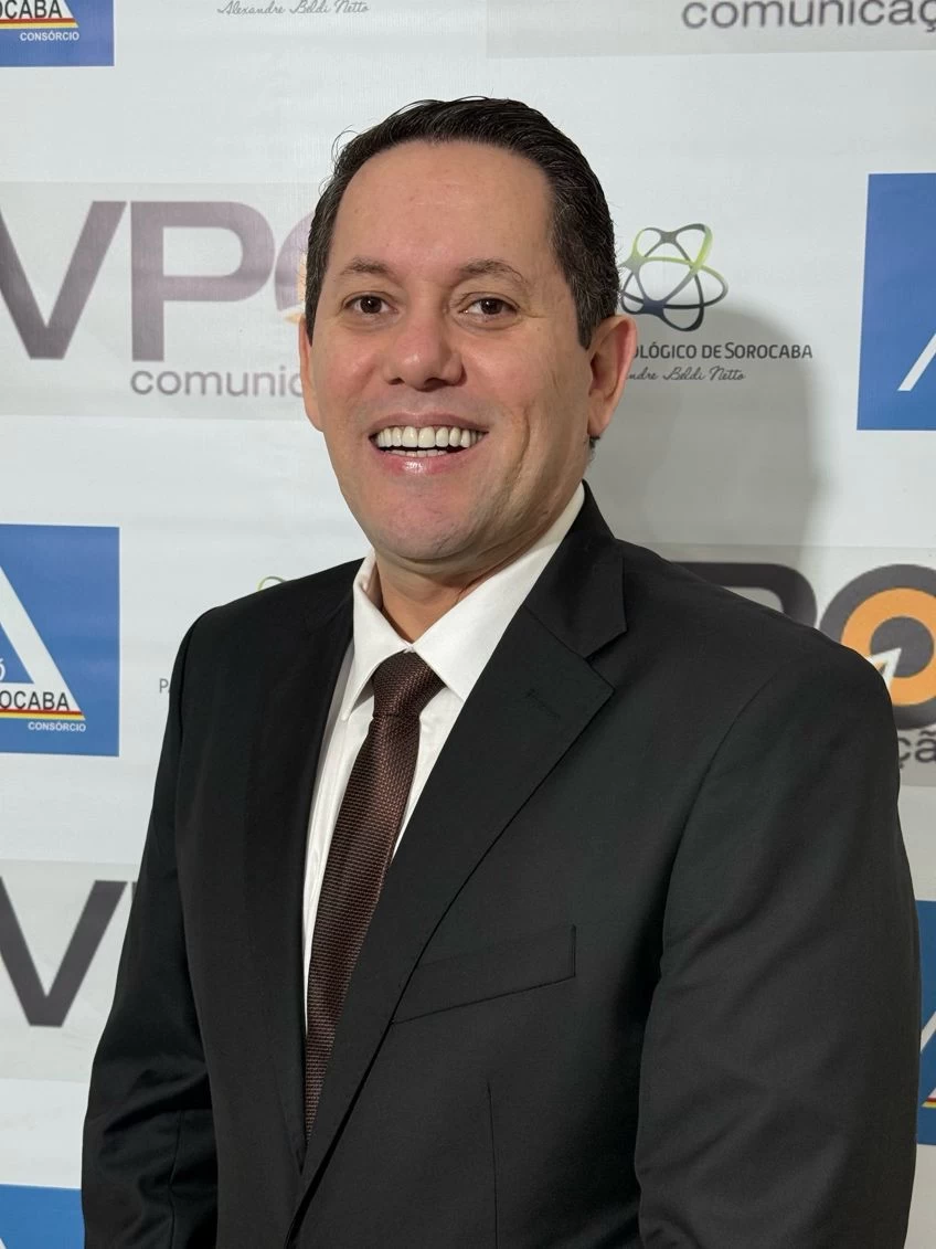 Vereador Roberto Freitas concede medalha Rui Barbosa ao advogado Anselmo Bastos em Sorocaba