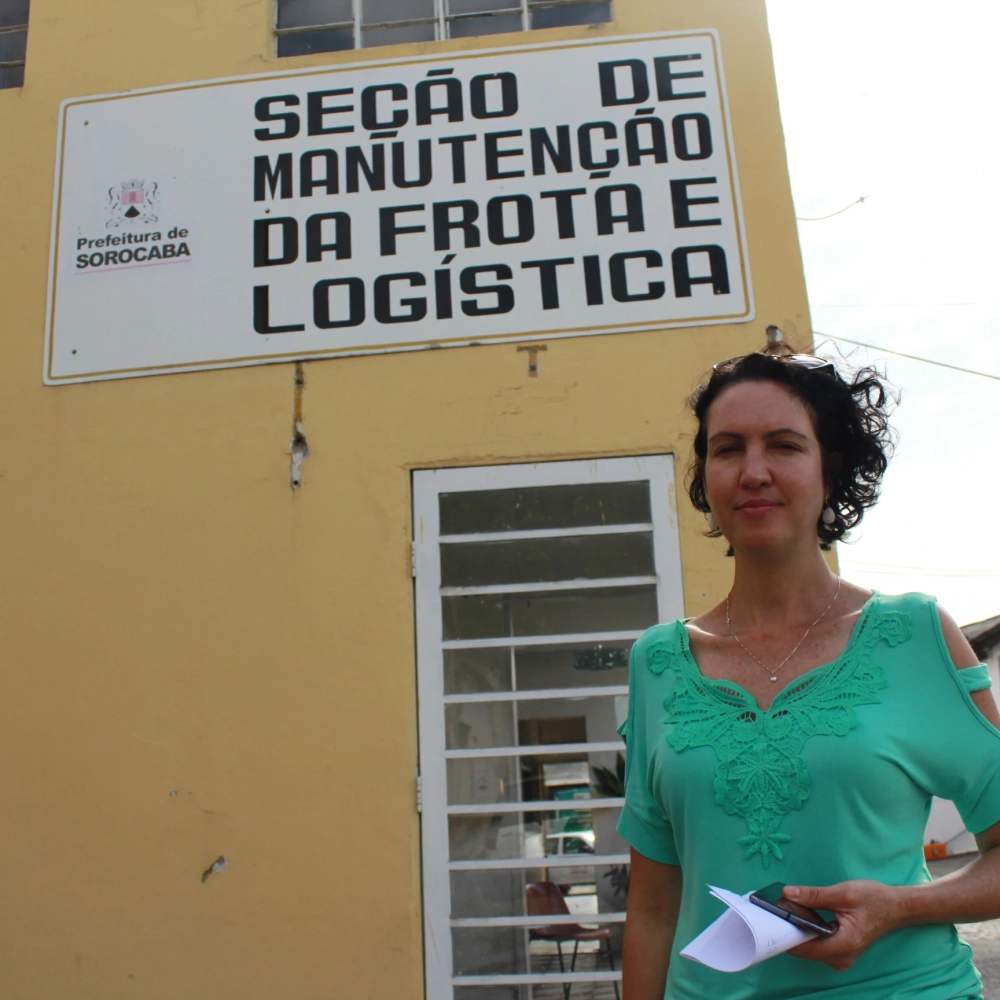 Ambulâncias paradas: Fernanda Garcia fiscaliza veículos na oficina de manutenção