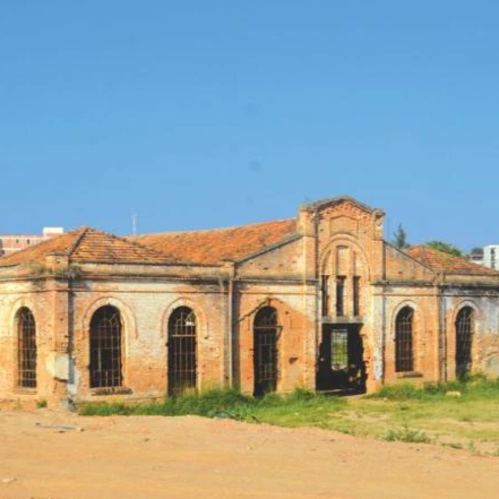 Antigo matadouro está em estado de abandono e transformação em centro cultural ficou só no papel