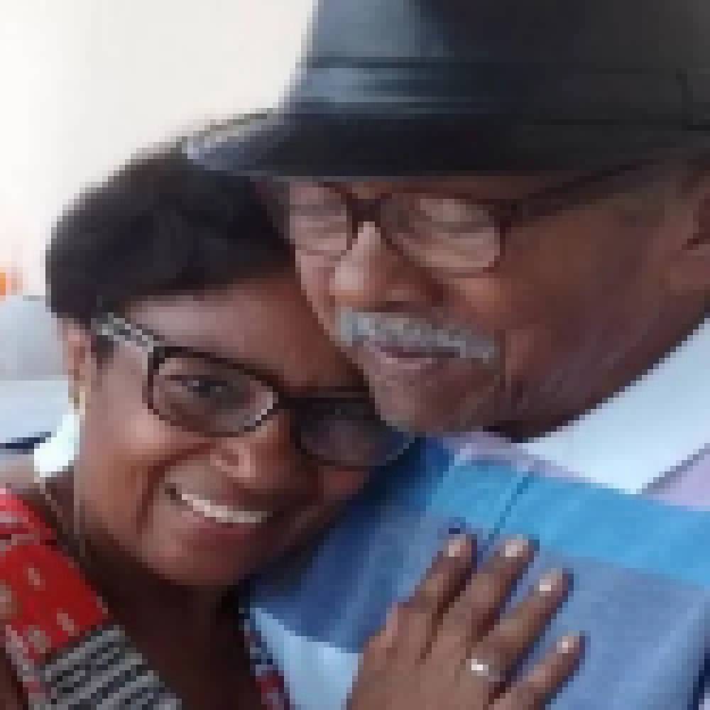 Após 54 anos de namoro, casal ainda troca presentes na data comemorativa