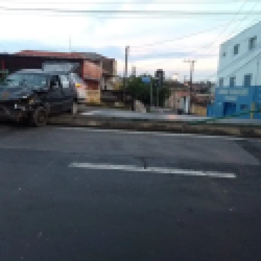 Após batida, motorista abandona veículo na Avenida São Paulo