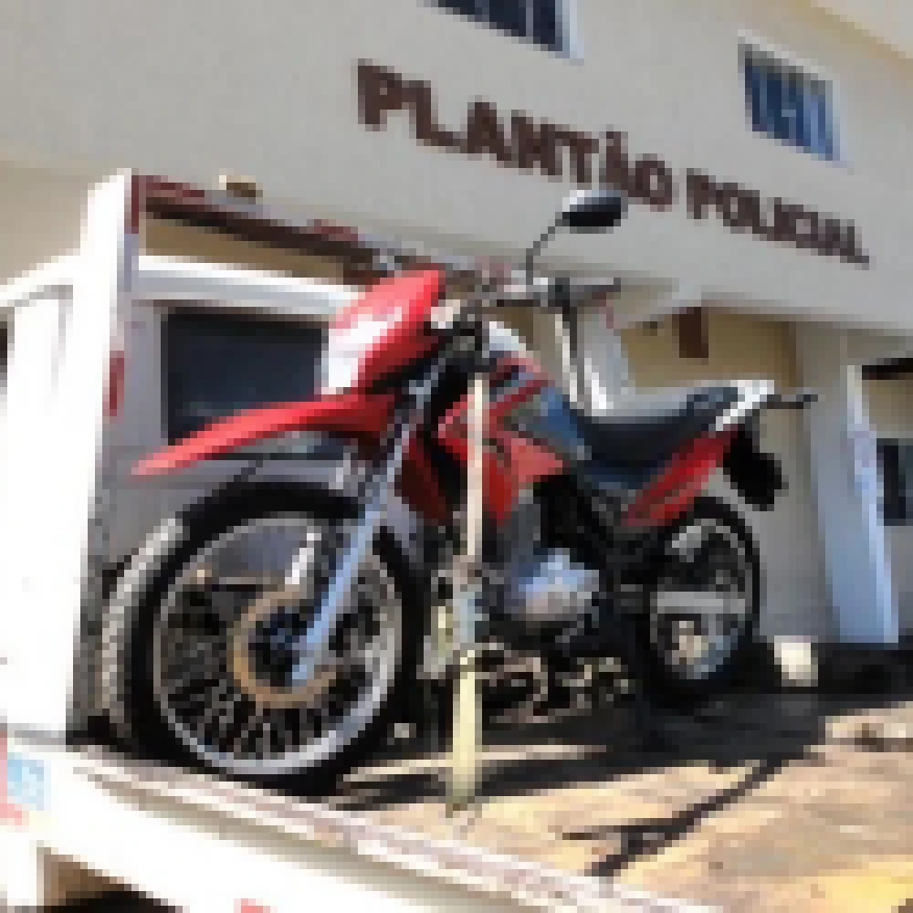 Após denúncia, GCM detém mulher em casa abandonada com moto furtada