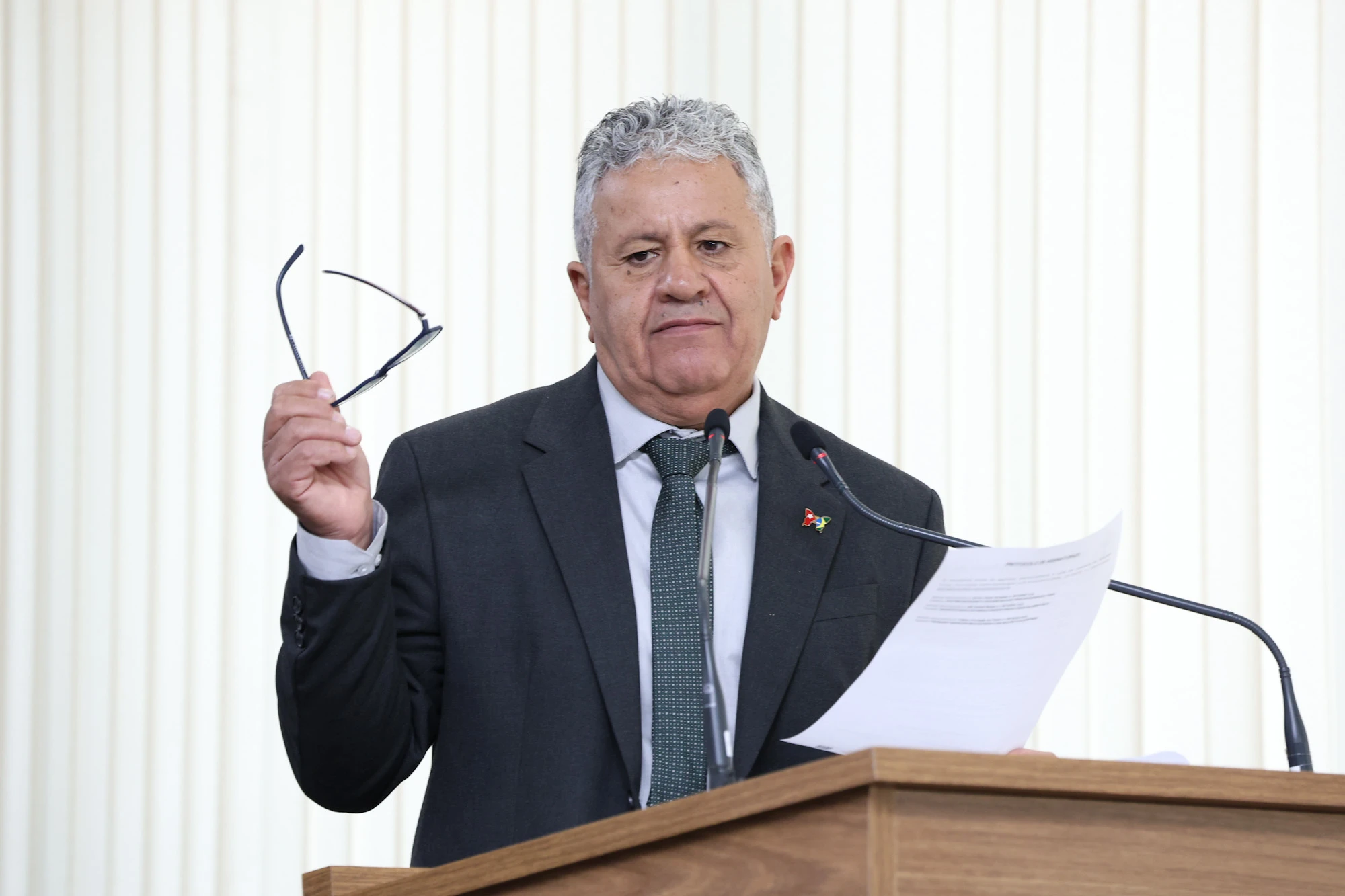 Vereador protocola moção de repúdio contra exonerações na Câmara Municipal