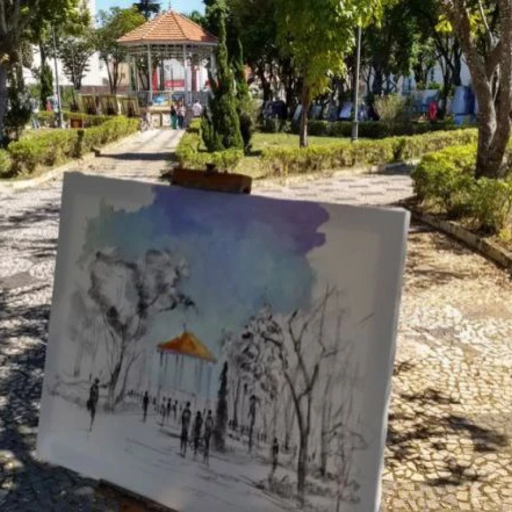 Artistas de Sorocaba e região expõem obras na Praça Pio XII