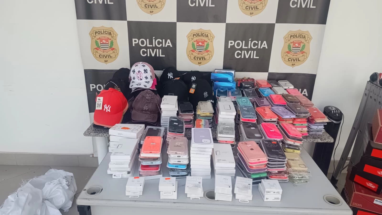 Polícia Civil deflagra operação "Réplica Zero" e apreende produtos suspeitos de serem falsificados