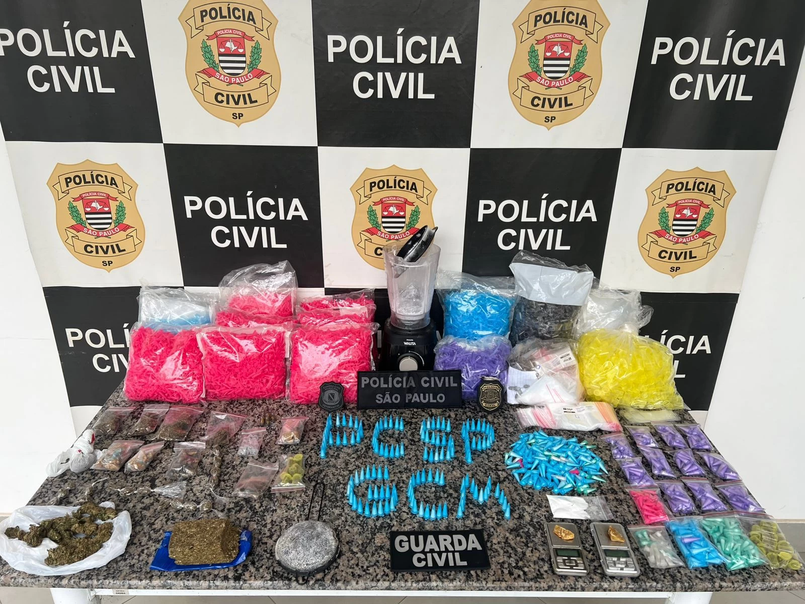 Polícia Civil localiza drogas, captura procurados e apreende adolescente em Votorantim