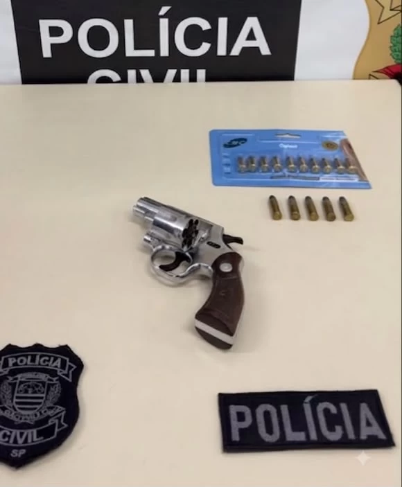 Polícia Civil apreende revólver e munições durante operação em Araçoiaba da Serra