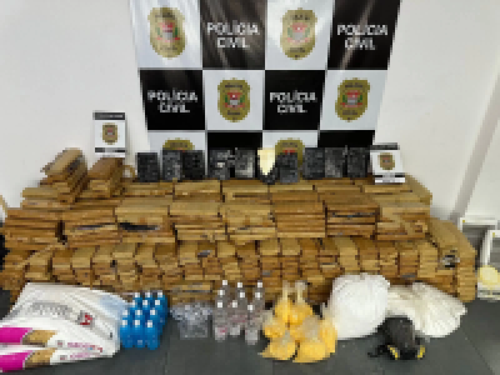 Polícia Civil de Sorocaba apreende 650 tijolos de maconha no Bairro dos Morros