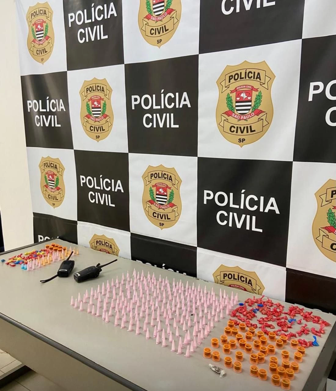 Polícia Civil apreende crack, maconha e cocaína em Araçoiaba da Serra (SP)