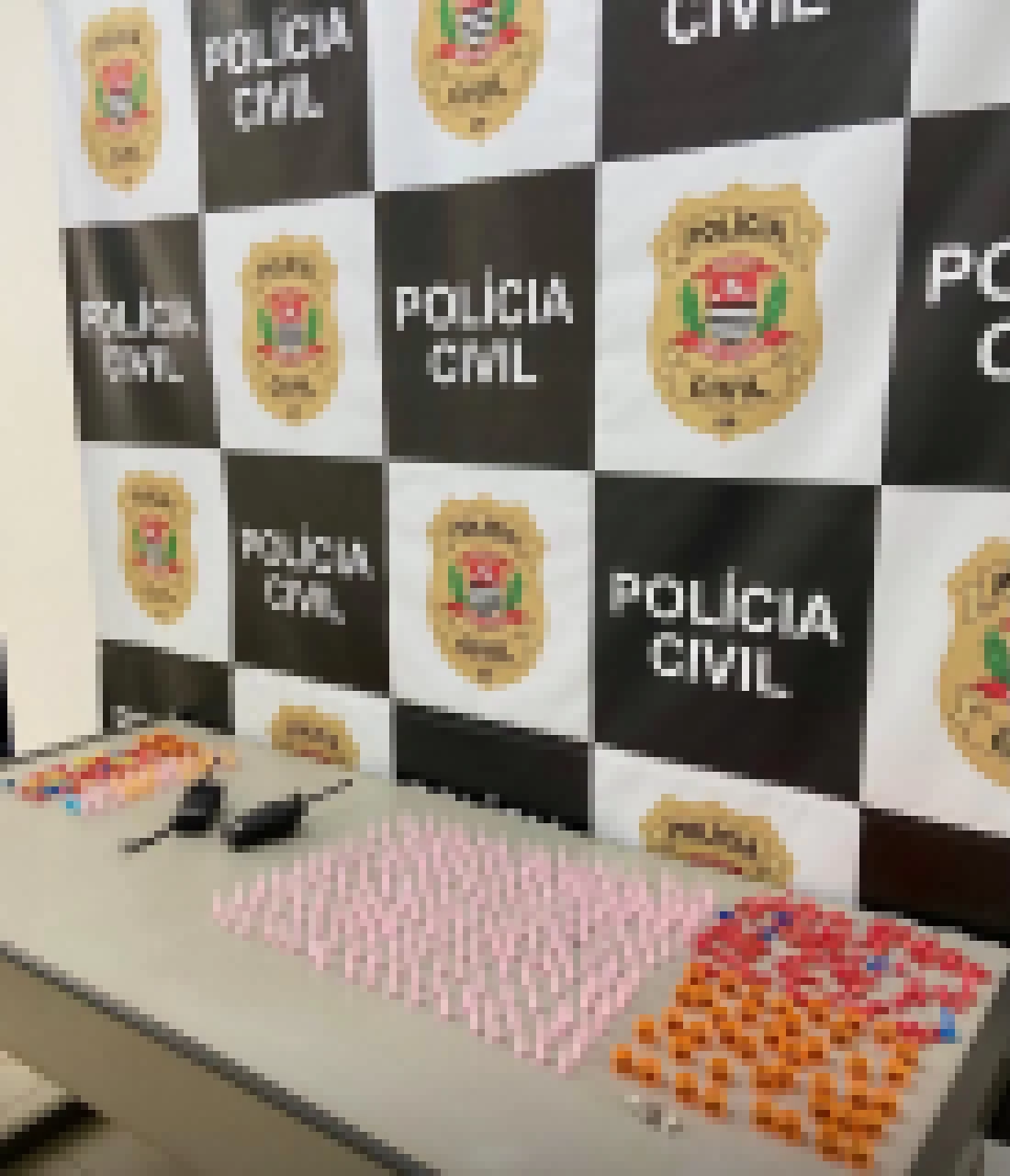 Polícia Civil apreende crack, maconha e cocaína em Araçoiaba da Serra (SP)