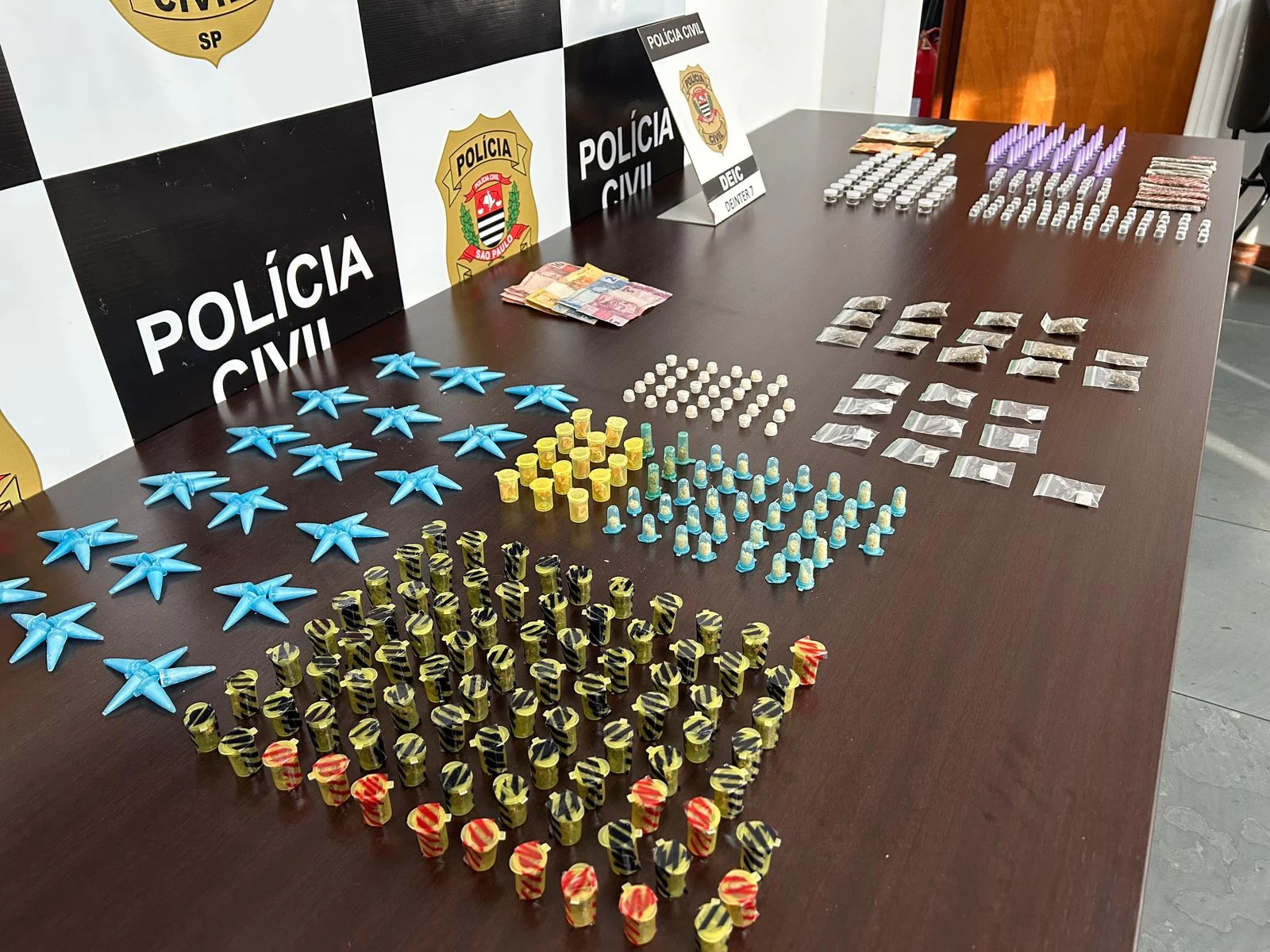Polícia Civil apreende 500 porções de drogas em condomínio de Sorocaba