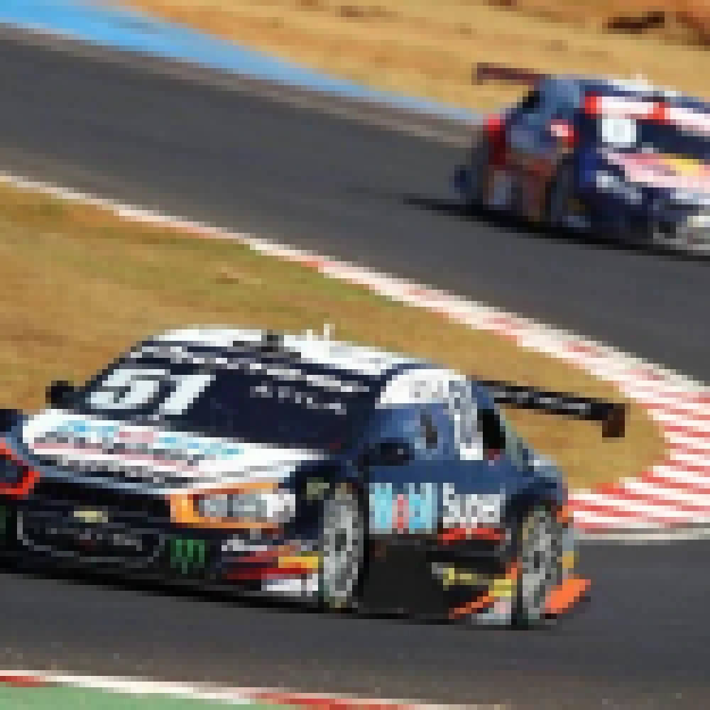 Átila Abreu exibe seu carro da Stock Car e nessa sexta estará dando autógrafos no Shopping Cidade Sorocaba