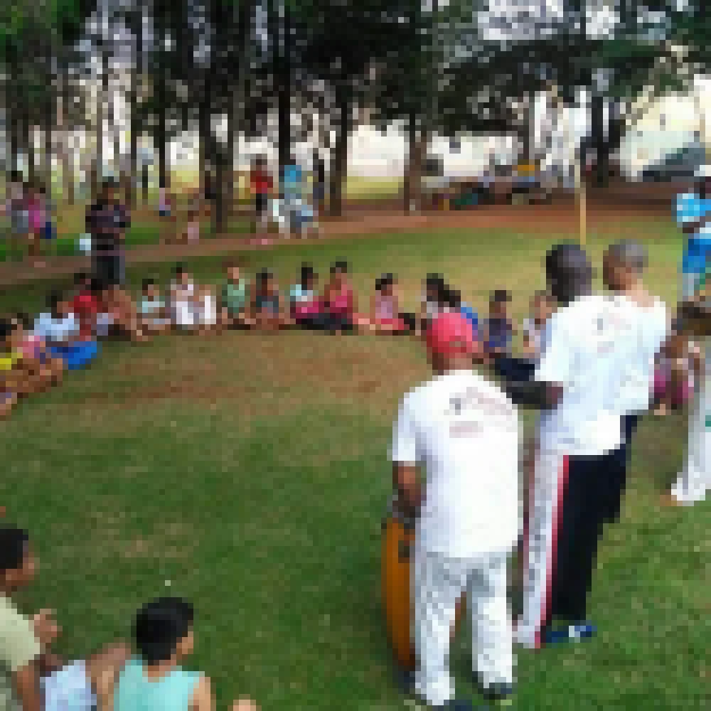 Aulas de capoeira são oferecidas gratuitamente no Carandá