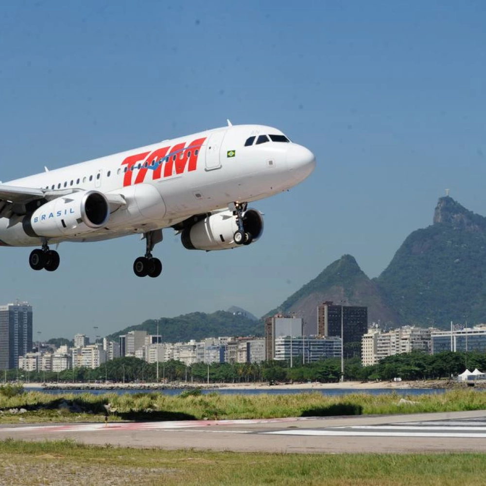 Autorização de viagem para menores de 16 anos poderá ser feita online