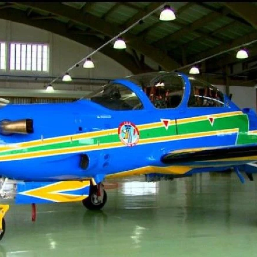 Avião da Esquadrilha da Fumaça cai e mata dois em Pirassununga,SP