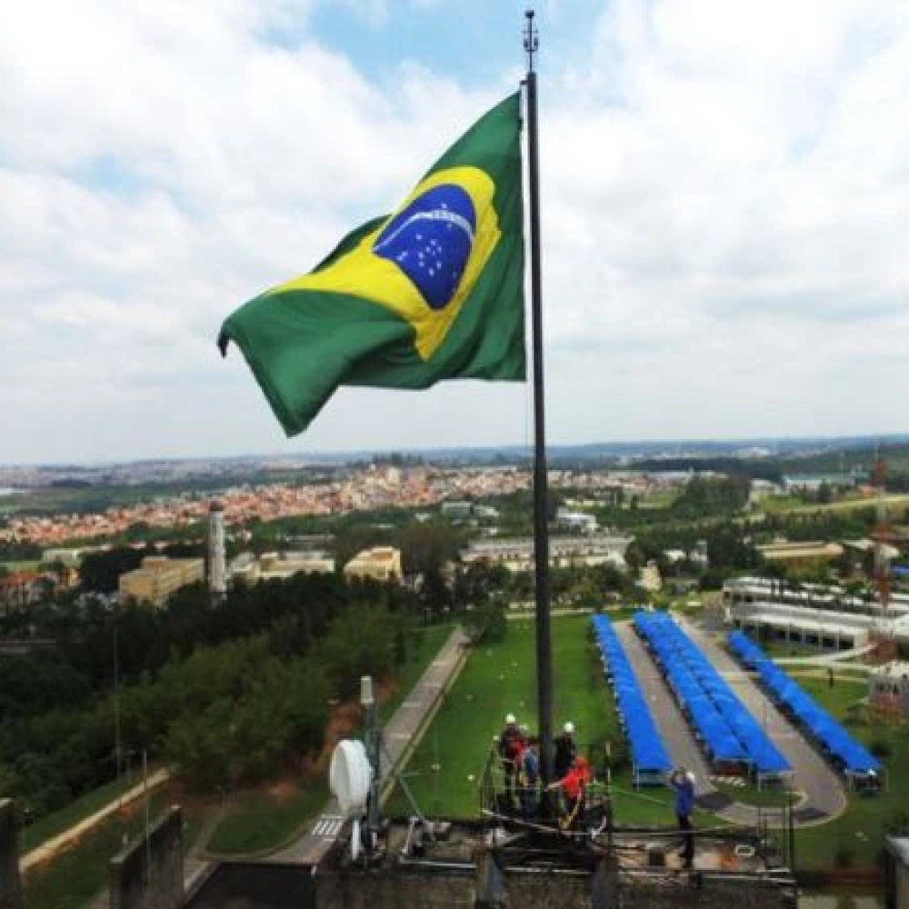 Bandeira Nacional foi hasteada novamente no Paço Municipal