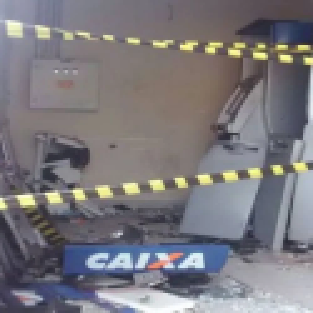 Bandidos explodem caixas eletrônicos do Lopes supermercados da Avenida Ipanema