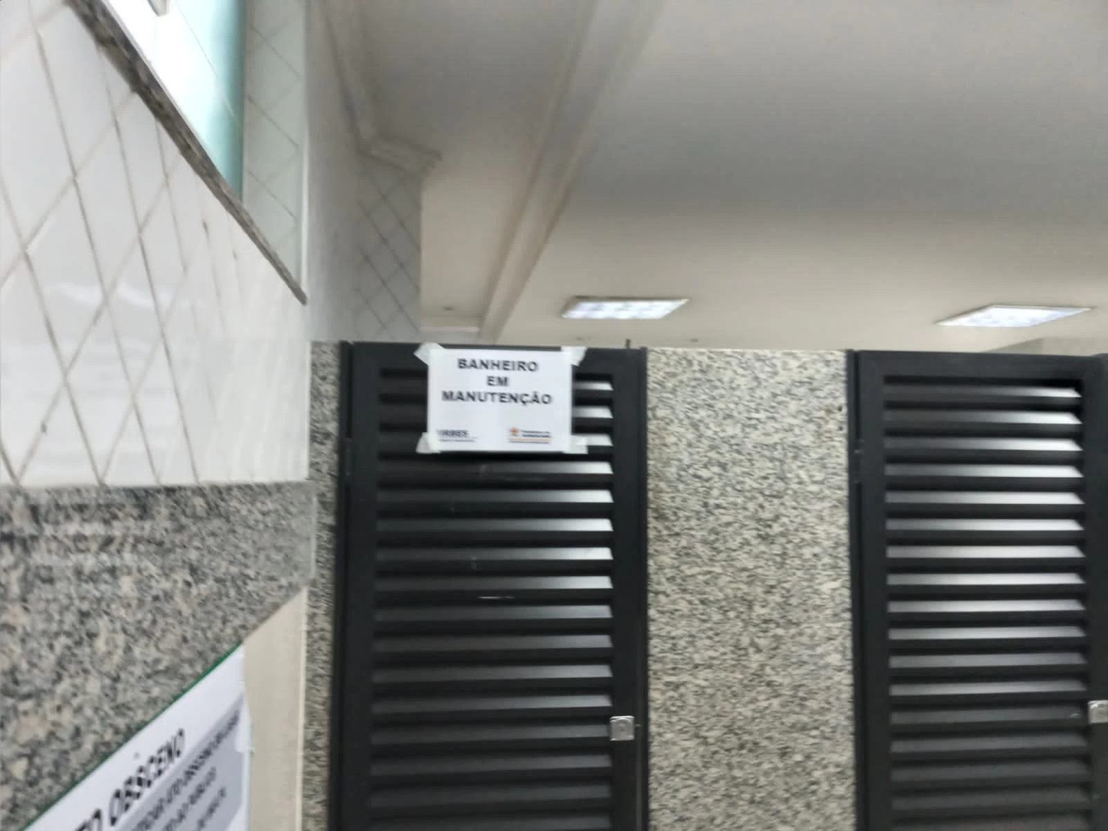 Banheiros do Terminal Santo Antonio são fechados e usuários ficam revoltados