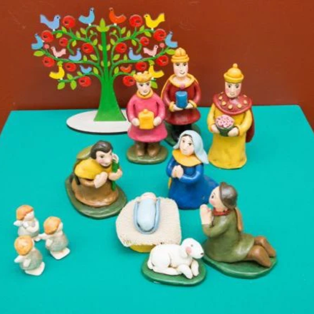 Biblioteca Infantil tem mostra de presépios de Natal